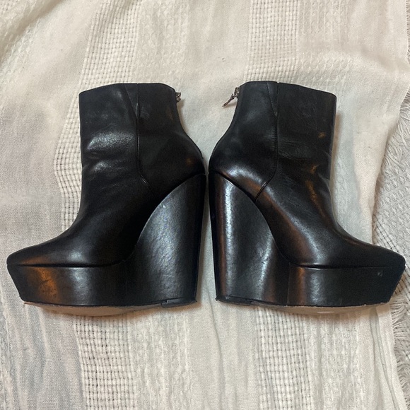Max azria black leather chunky platform wedge ankle booties boots 38.5 - Picture 4 of 10